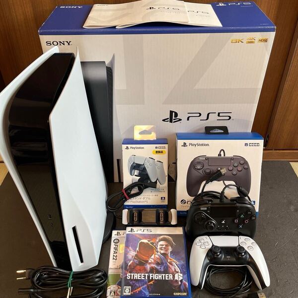 【美品】動作確認済 SONY PS5 CFI-1000A01 ディスクドライブ版(付属品全有)&ファイティングコマンダー&スト6ソフト&充電スタンドセット