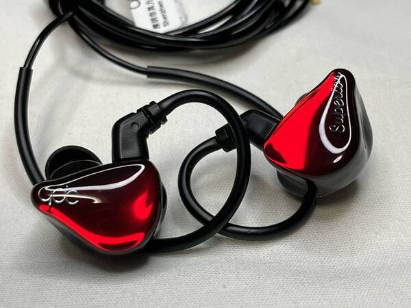 美品 qdc SUPERIOR スーペリア 有線イヤホン レッド