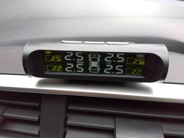中古 TPMS 送料無料 タイヤ 空気圧 モニター ソーラー USB ワイヤレス LCD ディスプレイ アラーム