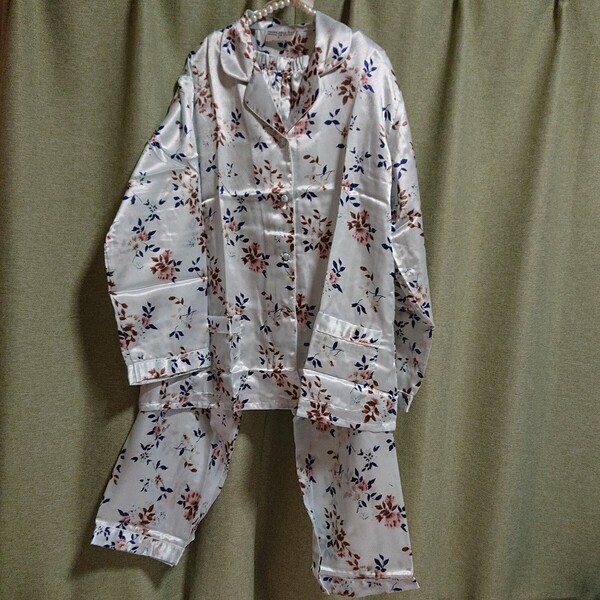 新品★絹 SILK シルクパジャマ★ルームウエア サイズL 花柄 ブルー系