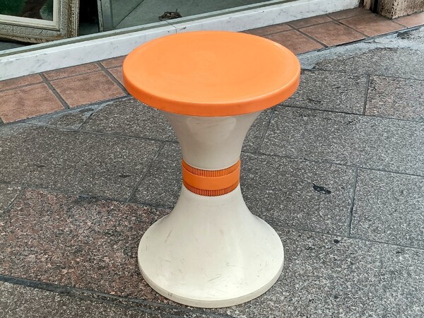 1515 昭和レトロ オレンジ プラスチックスツール/スツール/椅子/チェア/アンティーク/ヴィンテージ/古道具/古家具/店舗什器