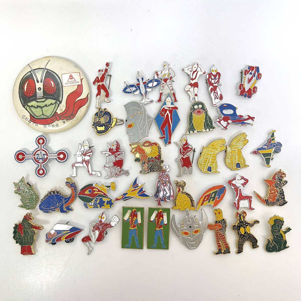 昭和レトロ ウルトラマン 怪獣 小学館 円谷 バッジ Yahoo!オークション -「小学館怪獣バッジ」の落札相場・落札価格
