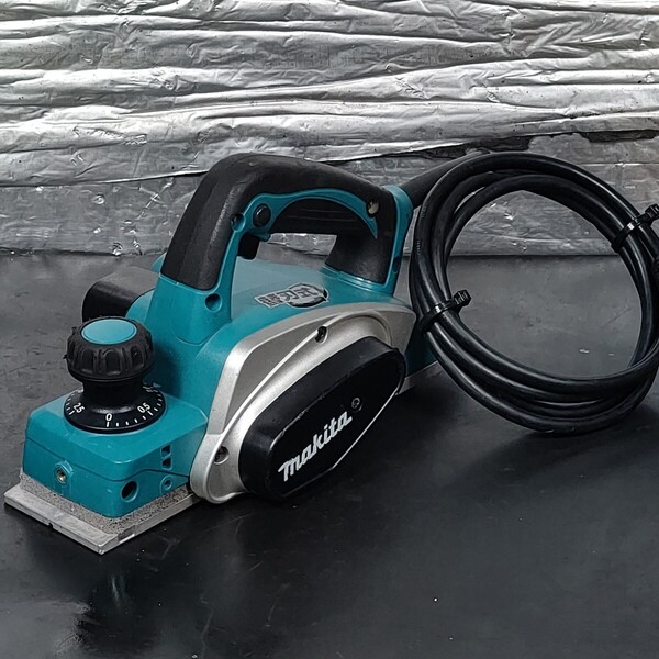 中古品 マキタ makita 100V 82mm カンナ KP0800A 替刃式 動作確認済