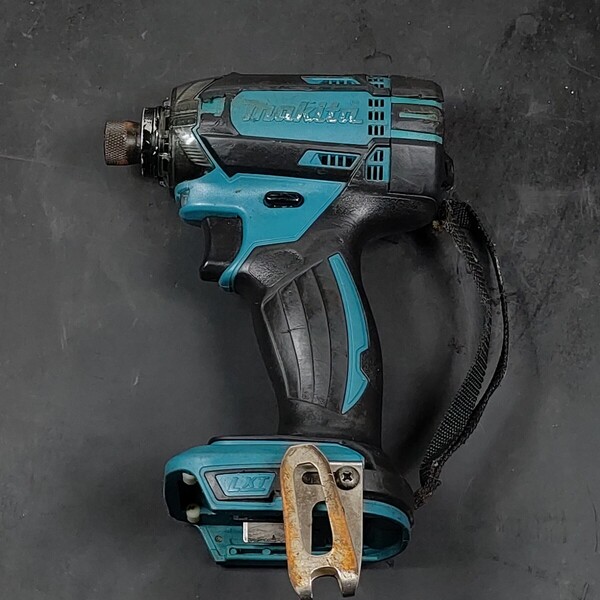 中古品 マキタ makita 18V 充電式インパクトドライバ TD149D 本体のみ 青 動作確認済 コードレス