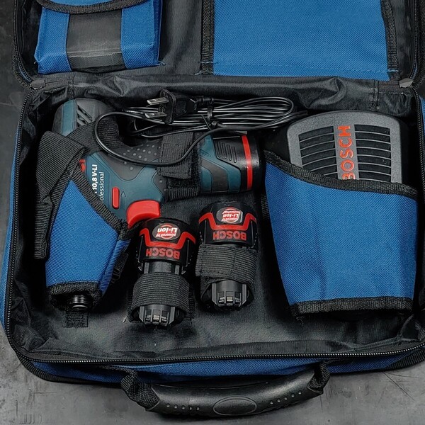 中古品 ボッシュ BOSCH 10.8V コードレスインパクトドライバ GDR10.8V-LI 動作確認済 バッテリ3個付 ソフトケース