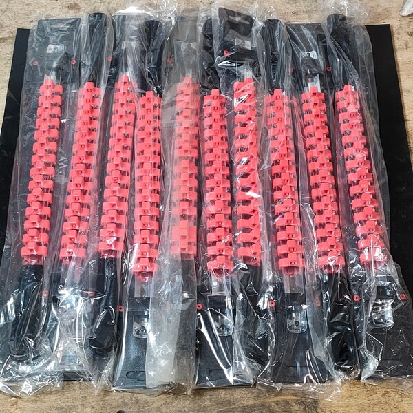 送料無料! 未使用保管品 メーカー不明 ソケットホルダー ソケットレール 差込角9.5mm 3/8” クリップ数14個 10本セット