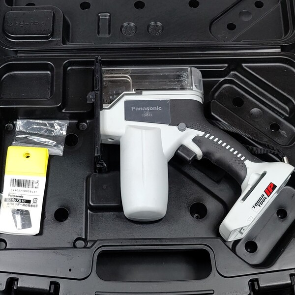 中古品 パナソニック Panasonic 14.4V 角穴カッター EZ4543 本体のみ 動作確認済 替刃あり ケース付 コードレス 充電式