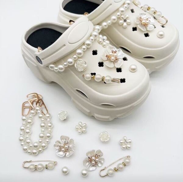 ジビッツ サンダル クロックス ビジュー シューズ アクセサリー 韓国 白 花 パール