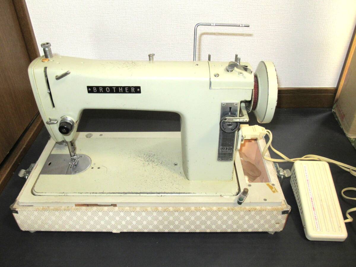 ブラザー　足踏みミシン　値下げしました‼️ ブラザーミシン 昭和 レトロ プレート付き 足踏みミシン 値下げ