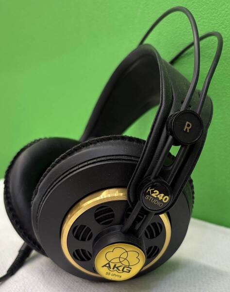 T★ 【送料無料】 AKG セミオープン型 ヘッドフォン