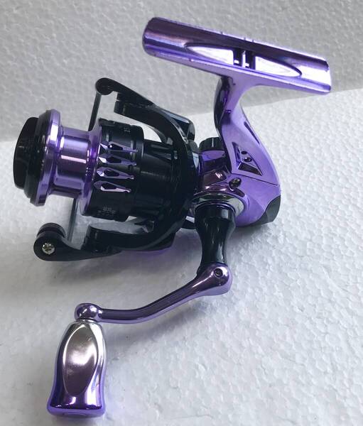 HAUT TONスピニングリールTitanium Plating1500S☆送料無料☆新品未使用☆SP美クロームパープルメタリック☆左右ハンドル変更可能☆220g☆