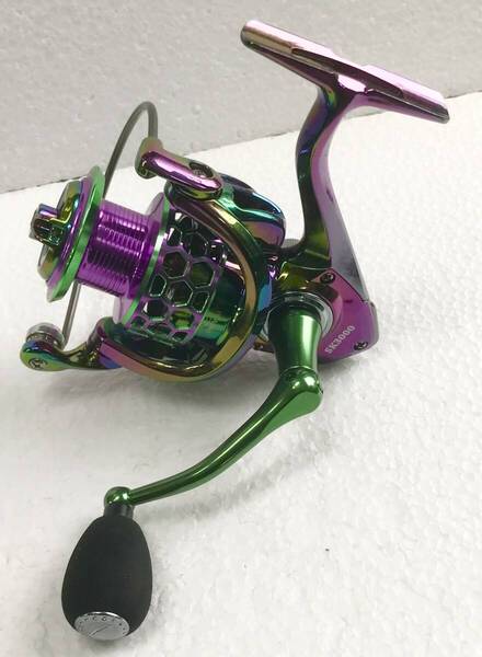 AKAKUMAスピニングリールSK3000☆送料無料☆新品未使用☆SPクロームレインボー☆左右ハンドル変更可能☆ベアリング15☆263グラム☆