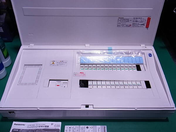 ■■【即決】Panasonic 住宅分電盤 BQR35302 未使用の長期保管品! 欠品パーツがありますので画像でよく確認して下さい