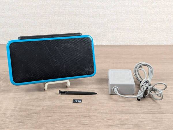 動作良好品 New ニンテンドー 2DS LL ターコイズ×ブラック! すぐに遊べるセット 人気カラー