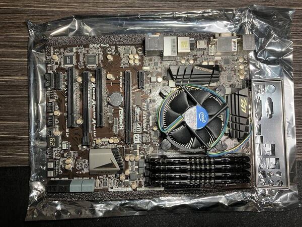 【送料無料】【CPU i7-3770K、メモリ32GB付き】難あり?ASRock z77 Extreme4 ATXマザーボード