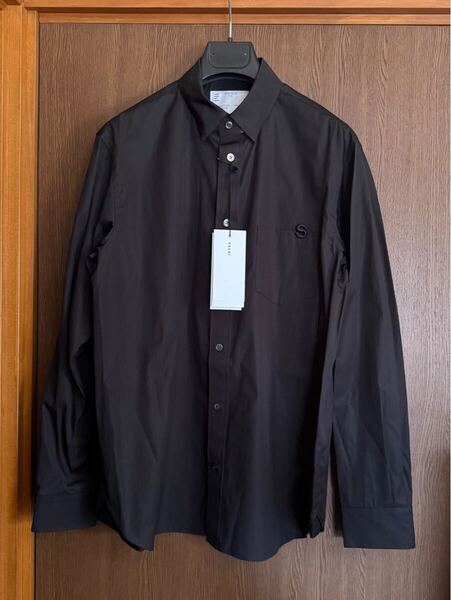 黒1新品 sacai S ロゴ パッチ コットン ポプリン 長袖シャツ ブラック 今期 25SS size 1 黒 S ドレスシャツ サカイ メンズ