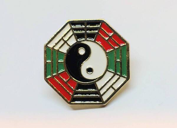 送料無料 陰陽 太極図 カラー ピンブローチ ピンズ PINS バッジ バッヂ アメリカン雑貨 スマアク