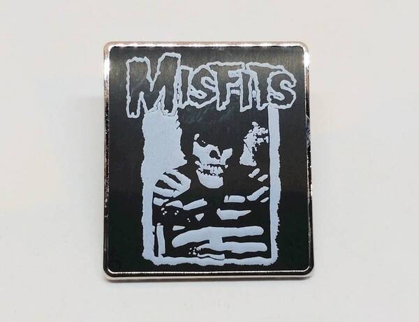 送料無料 ミスフィッツ 四角 ピンブローチ ピンズ PINS バッジ バッヂ アメリカン雑貨 スマアク