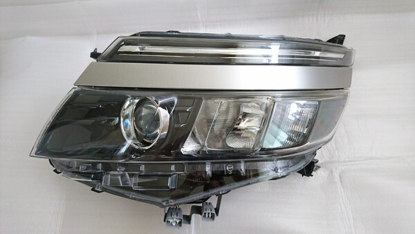 破損無し トヨタ 80系 ヴォクシー 前期 純正 左LEDヘッドライト ICHIKOH 28-229 品番81150-28D01 中古品【送料無料】