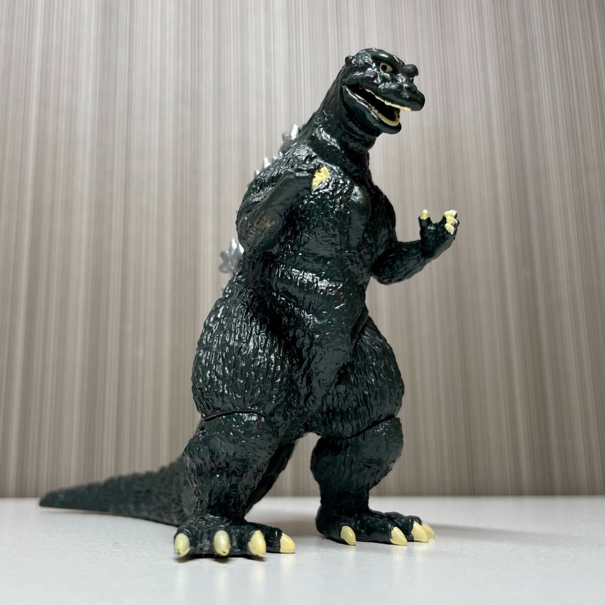 マーミット ビニパラベビー 初代ゴジラ 時計塔付 2002 スーフェス ソフビ Yahoo!オークション -「マーミット 初代ゴジラ」(フィギュア) の