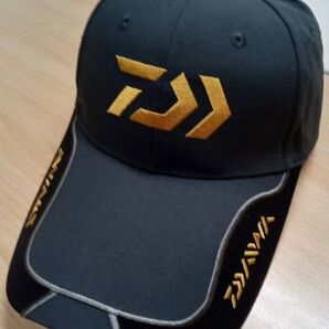 【送料無料】Daiwa ダイワ ハーフメッシュ ウィンドストッパー スペシャル キャップ gray black&ゴールド