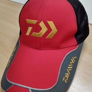 【送料無料】Daiwa ダイワ キャップ ハーフメッシュ 帽子ウィンドストッパー スペシャル キャップ レッドgray&ゴールド