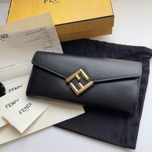 【美品】 FENDI フェンディ ダイヤモンドコンチネンタルの 2つ折り長財布
