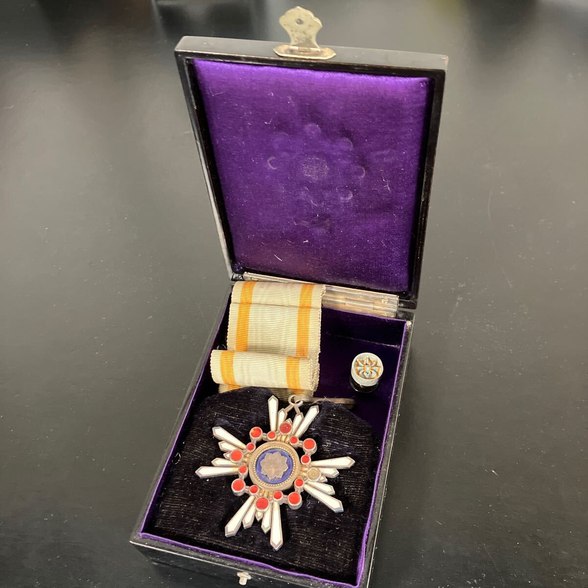 美品 勲三等瑞宝章 略綬 共箱 勲章 当時物 大日本帝国 旧日本軍 美品 勲三等瑞宝章 略綬 共箱 勲章 当時物 大日本帝国 旧日本