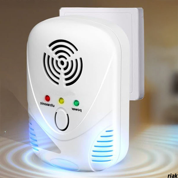 【全方位360°に効果を発揮する、害虫撃退器】 超音波撃退器 2個セット 電磁波害虫対策 ネズミ駆除 ゴキブリ対策 虫除け 屋根裏