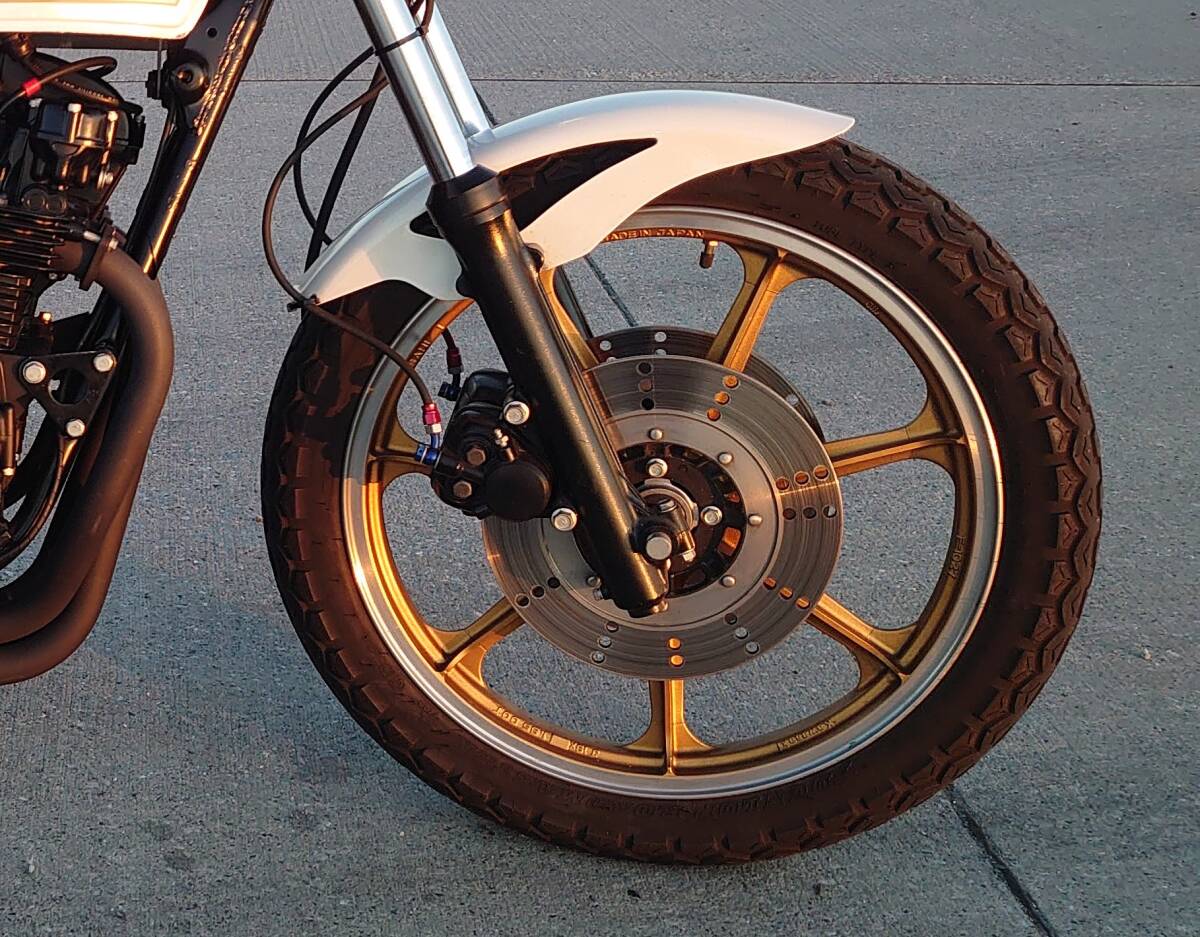 フロントフェンダー Z400FX | フェンダー/テールカウル | 株式