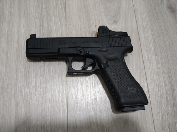 baton g17 DCi製ハイサイト、ドットサイト付