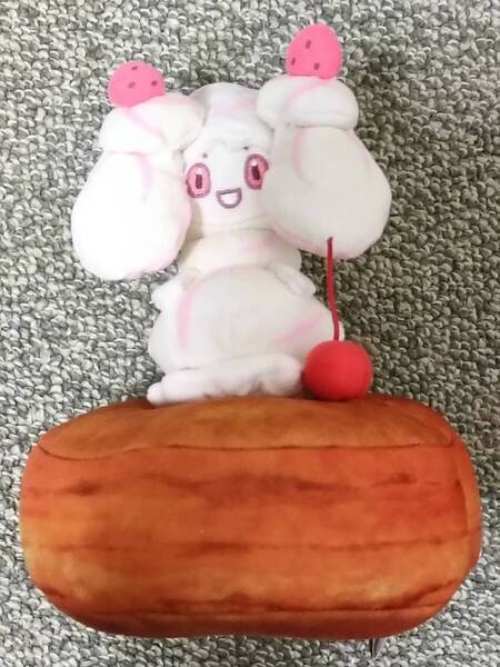 新品 コメダ珈琲店×ポケモンセンターナゴヤ ぬいぐるみ マホイップ シロノワール風