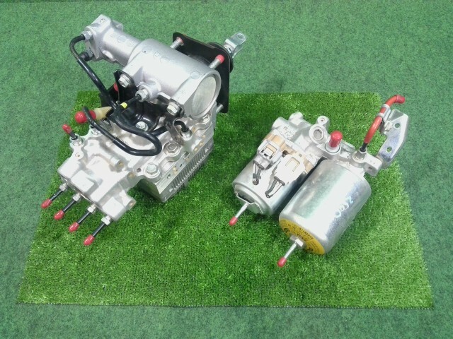 トヨタアクアDAA-NHP10. ABSアクチュエーター アクア DAA-NHP10 ABSアクチュエーター 47050-52030 20246076