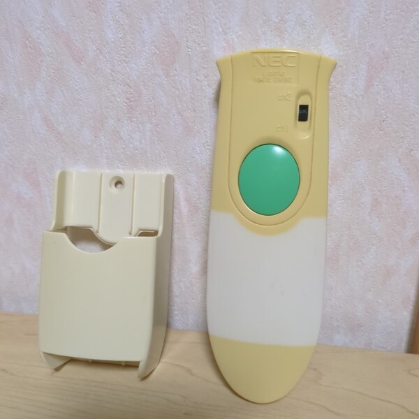 送料無料即決NEC 照明リモコン 型式不明 動作確認済み シーリングライト ホルダー付属
