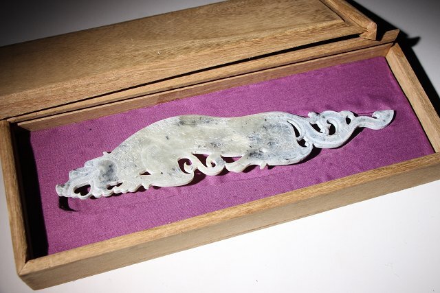 中国唐物 神獣紋彫り玉帯鈎 翡翠 細工 時代物 中国古美術 古董品