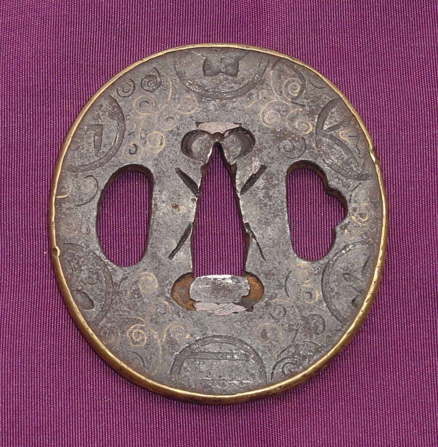 鉄鍔　鉄地真鍮象嵌　花尽くし 鉄鍔 鉄地真鍮象嵌 花尽くし 鍔 鐔 鉄地 象嵌 刀装具 日本