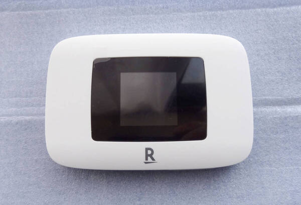 (即決・送料込み) 中古 Rakuten WiFi Pocket Platinum ポケットWi-Fi 楽天モバイル モバイルルーター 本体