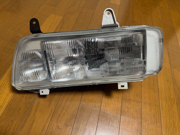 いすゞ フォワード PA-FRR34 HID 左側 助手席側 ヘッドライト コイト100-21683 点灯確認済!! 状態良い!! 美品!! KOITO