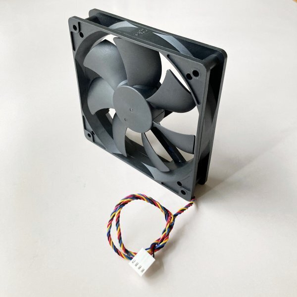 新品 12cm PCケースファン 4ピン PWM 冷却ファン 調速ファン DC12V 0.23A 大風量 静音 120mmx120mmx25mm