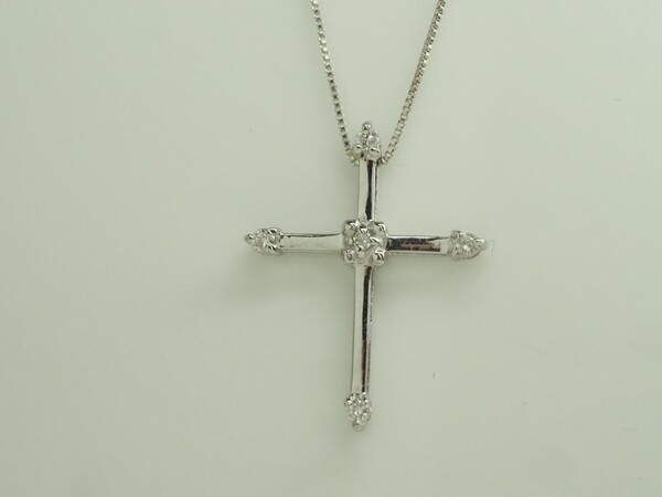 ●可愛い天然ダイヤモンドクロスペンダントネックレス K18WG D0.05ct 十字架