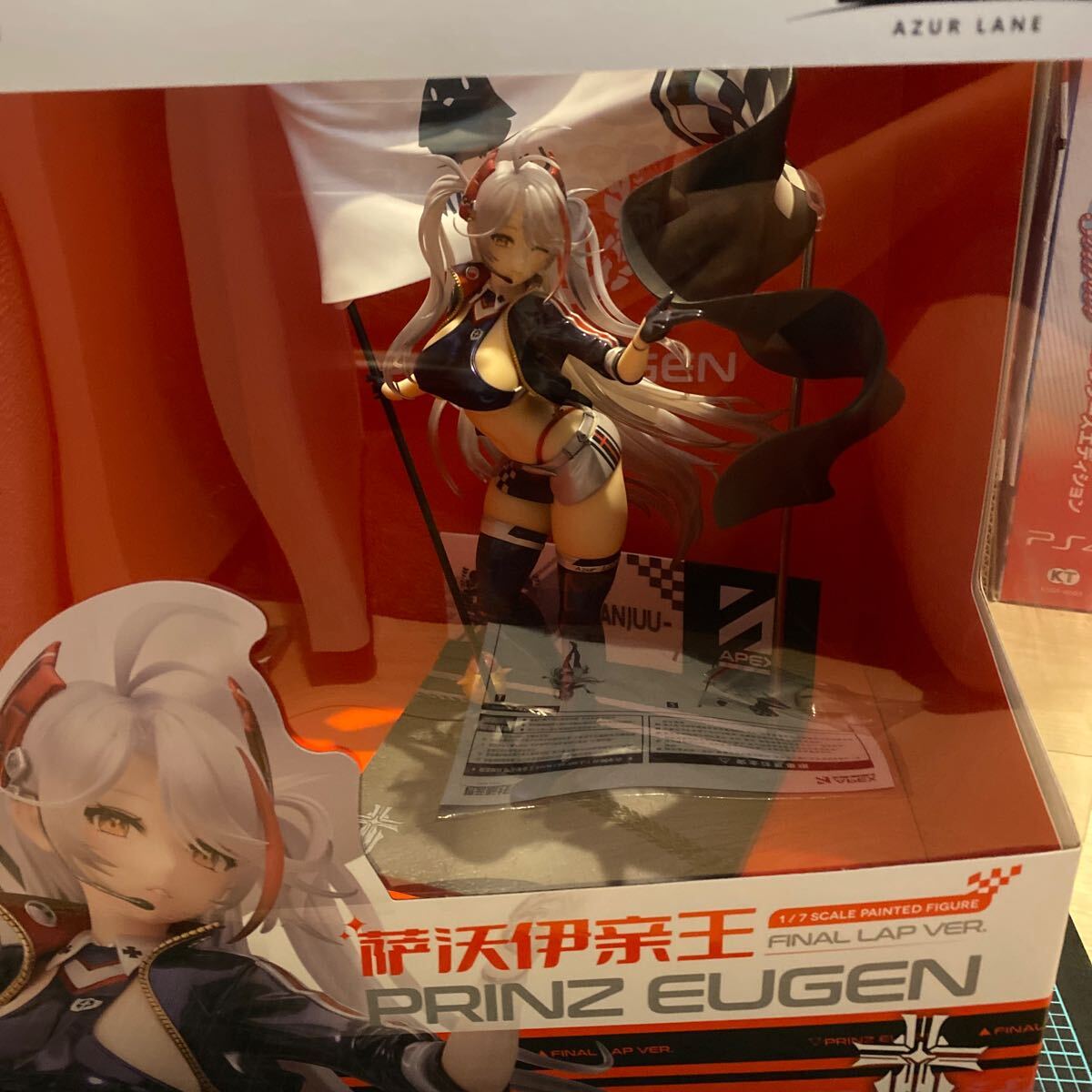 アズールレーン』より、「プリンツ・オイゲン」がドレス姿で