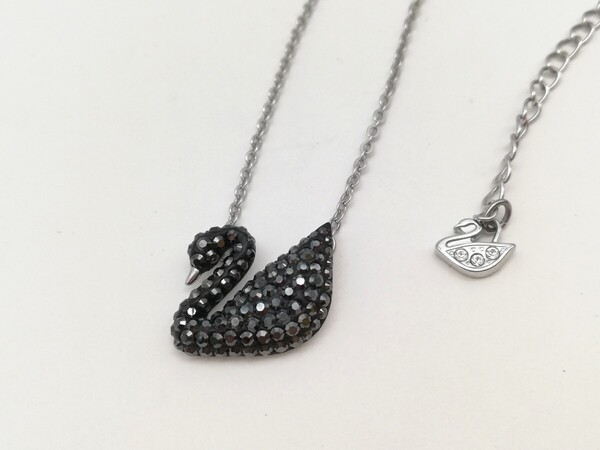 美品 SWAROVSKI ネックレス スワン クリスタル ブラック ラインストーン ペンダント 白鳥 スワロフスキー 鳥
