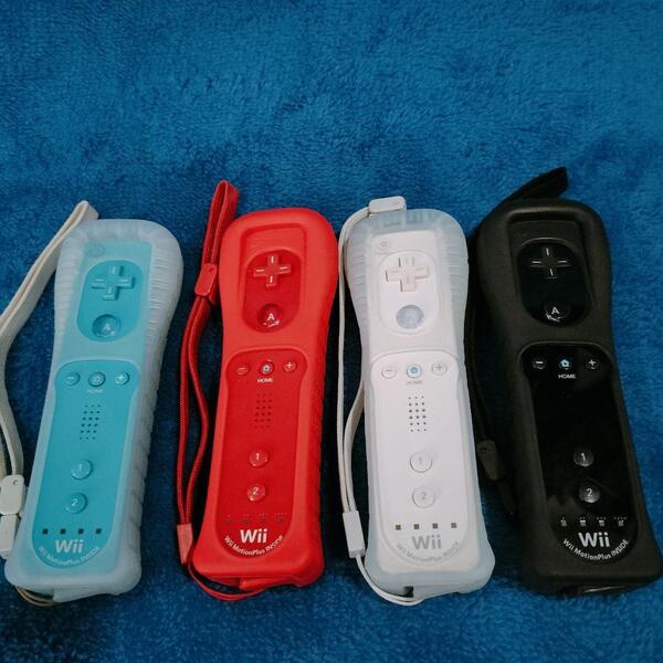 送料無料☆ 動作品☆任天堂 純正 Wiiリモコンプラス 4色セット カバー紐付き
