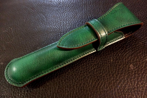 ◆フルレザーフラップド万年筆ケース◆高品質国産本牛革キップレザー 立体成型 ANTIQUE GREEN 1本挿し 太軸対応 日本製 ペンケース 緑