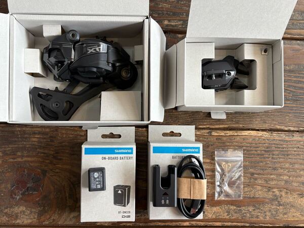 新品 箱入『新型シマノ XT M8250 DI2 ワイヤレス ドライブトレイン アップグレード5点セット SGSタイプ I-SPECレバー右用』MTBコンポ