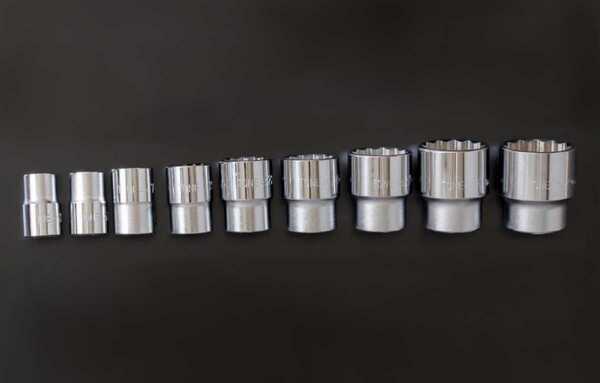 TONE ソケット(12角) 4D-13、14、17、19、22、24、27、30、32 9個セット 差込角 12.7mm