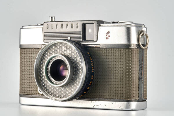 OLYMPUS PEN-EE S、35mmフィルムカメラ、D.Zuiko 30mm f/2.8 #C2