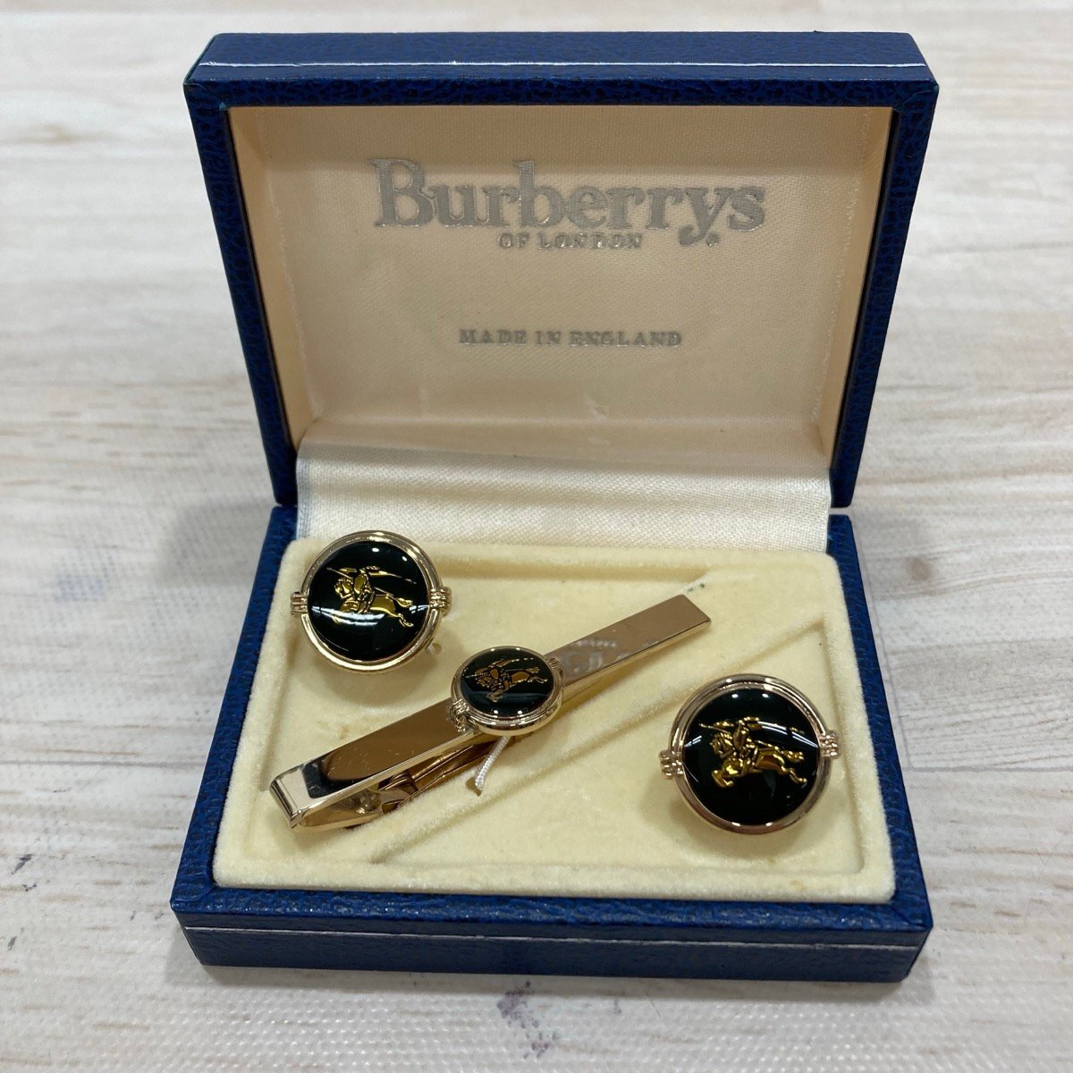【お買得、未使用】BURBERRY バーバリー ネクタイピンカフスボタン ホース 未使用品♪】BURBERRY バーバリー ネクタイピン カフスボタン ホース