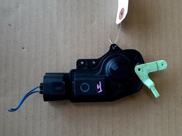 L235S エッセ 左フロント ドアロックアクチュエーター 低走行 28000km L350S L550S ダイハツ 85480-B2010