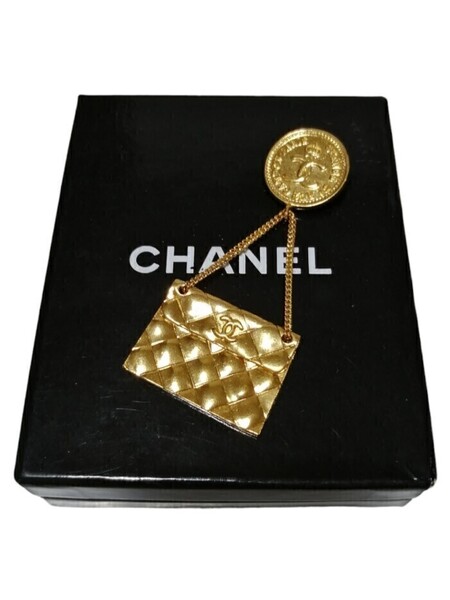 レア 未使用 vintage CHANEL マトラッセ ブローチ ココマーク コイン バッグ型 matelasse bag brooch CC logo 31 RUE CAMBON PARIS gold